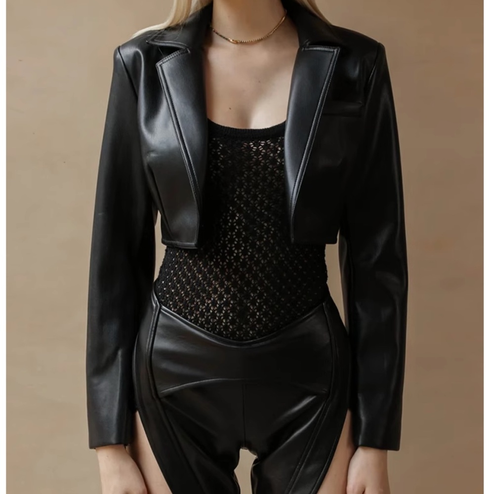 NWT RUVE Cropped Vegan Faux Leather Jacket - Black Long Sleeves